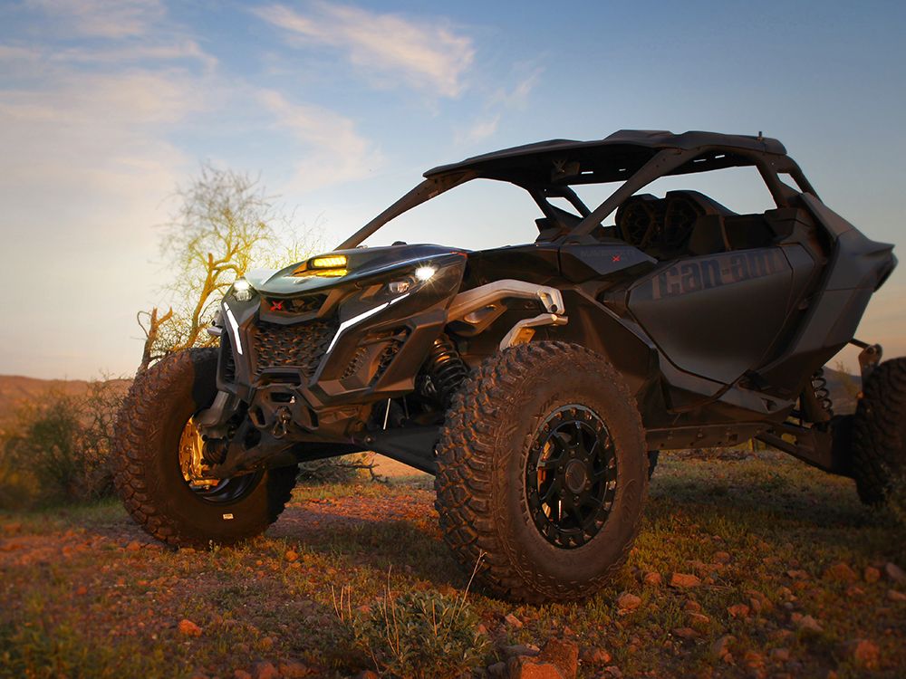 CAN-AM Maverick R - Kit de Montage pour Capot